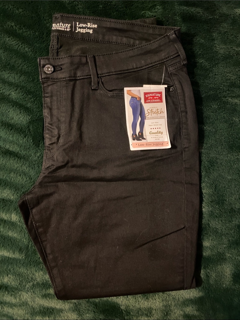 Signature Women's Low-Rise Jeggings - Black